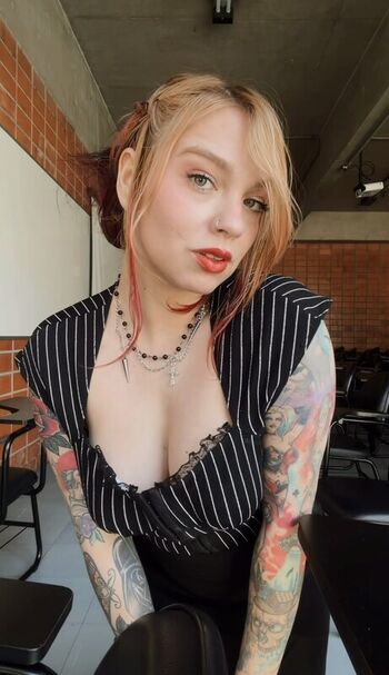 Full leaked Meflia/ private onlyfans photo