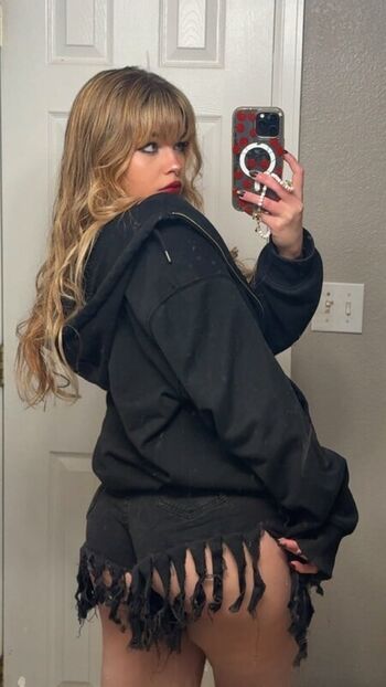 Full leaked Aiiygatorz private onlyfans photo