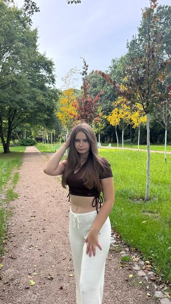 Angelina_Dehlow