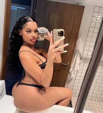 Full leaked Cllmevicky private onlyfans photo