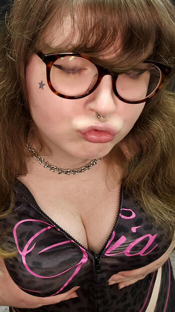 Hotgirldrinksdew
