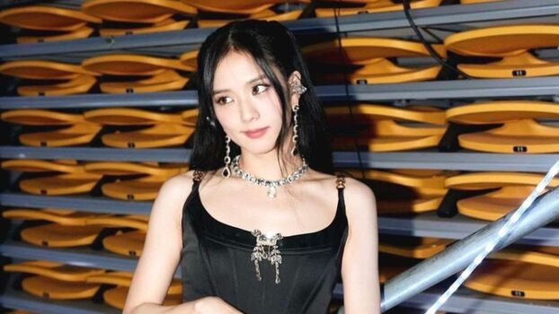 Jisoo Black Pink