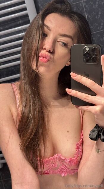 Full leaked Avaclairexx / private onlyfans photo