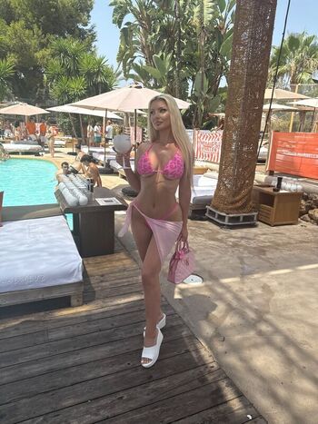 Full leaked Larisa ceh private onlyfans photo
