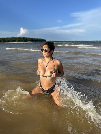 latina_hot_wife