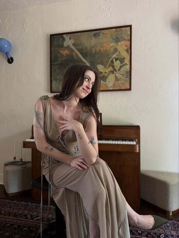 Full leaked Lizzy mcalpine private onlyfans photo