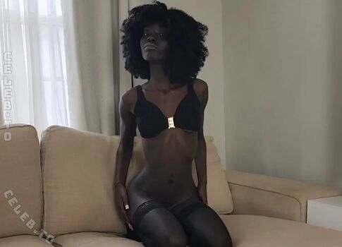 Mona Onyxxx