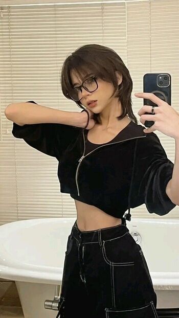 Full leaked Roselews private onlyfans photo